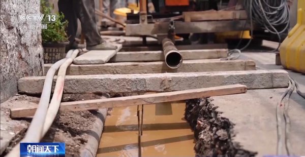 云上速融 年中经济观察丨“两重”项目深入老社区&#32;迷你设备解决施工难题